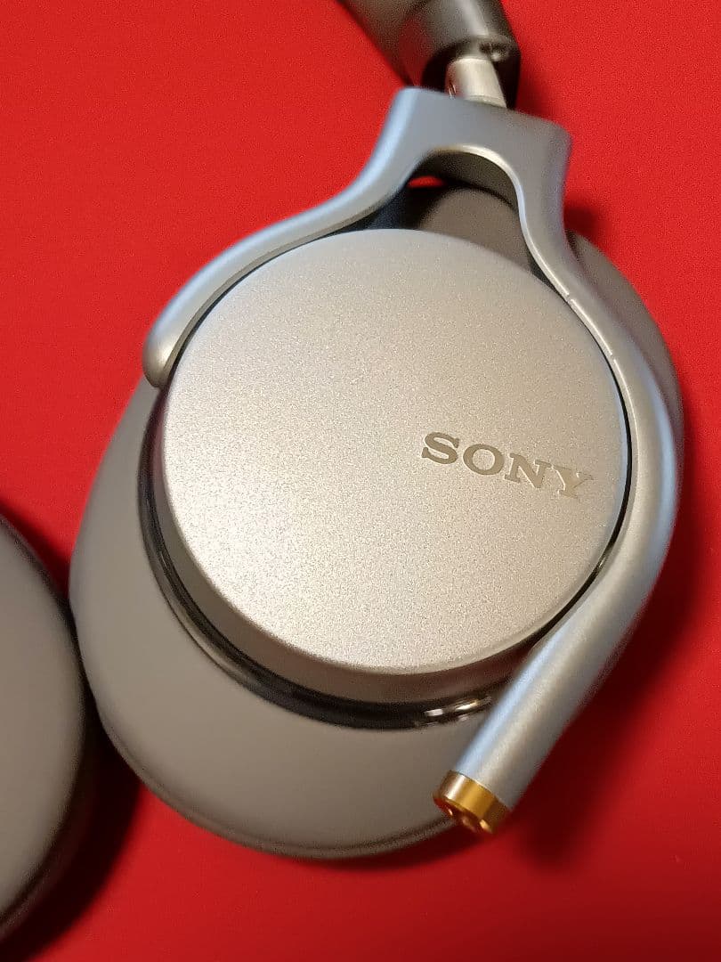 高音質　有線ヘッドホン／SONY MDR-1AM2　シルバー