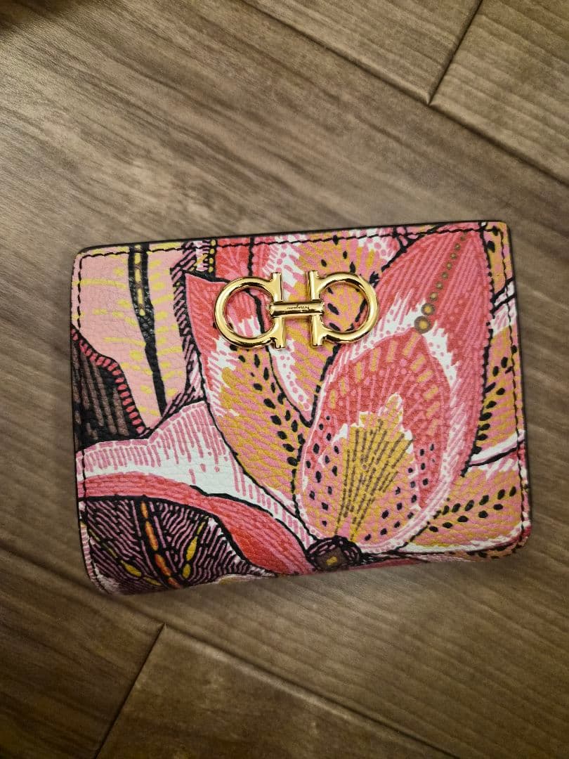 Salvatore Ferragamo 花柄 二つ折り財布