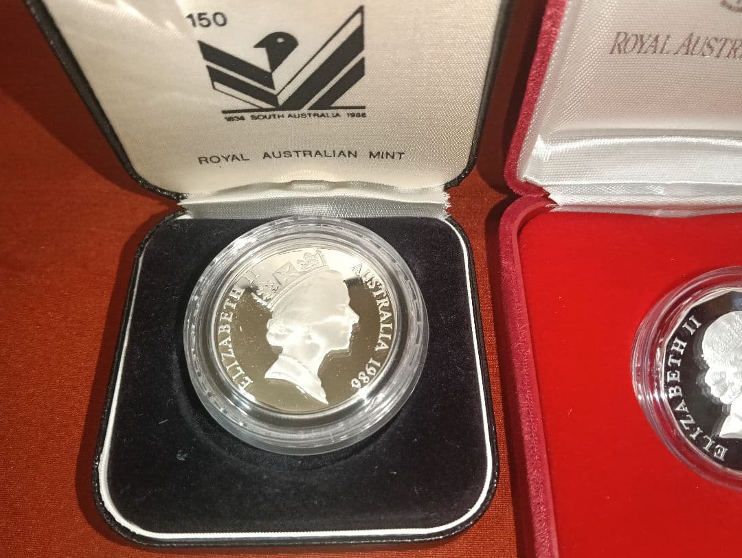 k*i様 希少 オーストラリア記念銀貨2種＆純銀製ビンテージ ベル型チャーム