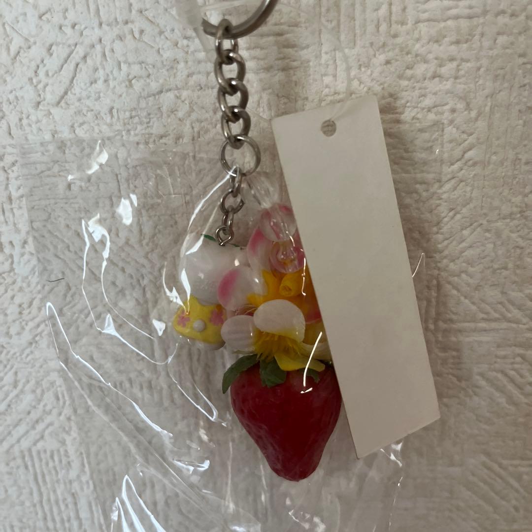 レア‼️南国キティ トロピカルフルーツいちごと花のキーホルダー