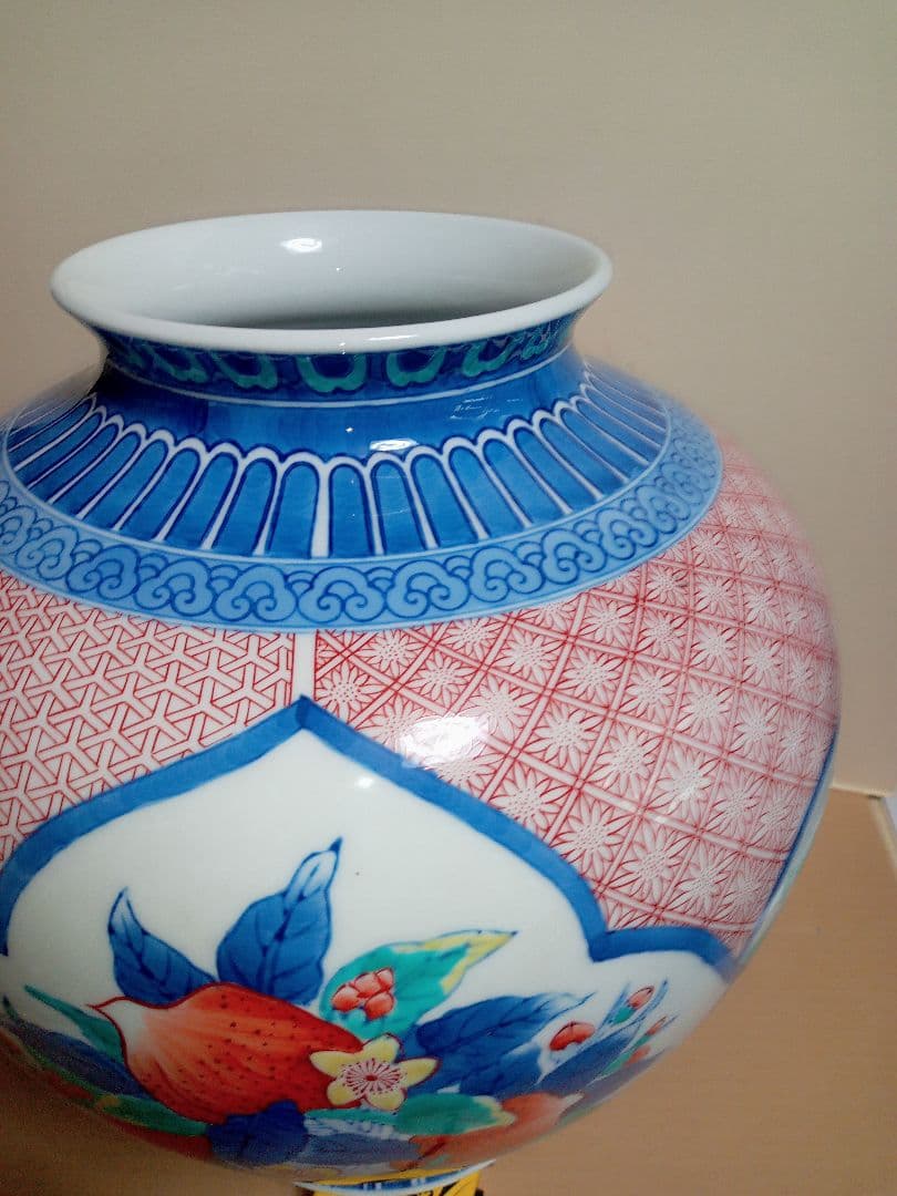 色鍋島桃絵松右衛門の作品です写真１７枚です