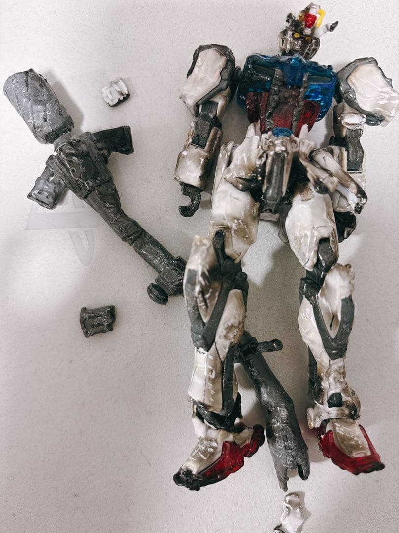 ロボットフィギュア ホワイト・ブルー・レッド