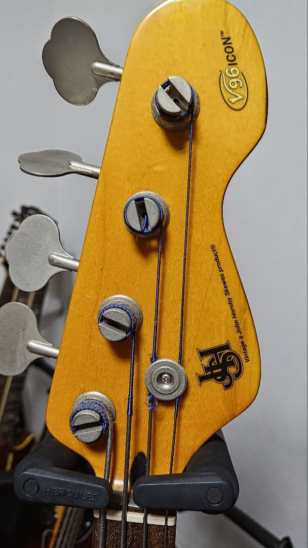 ベース Vintage V74 ICON Fretless