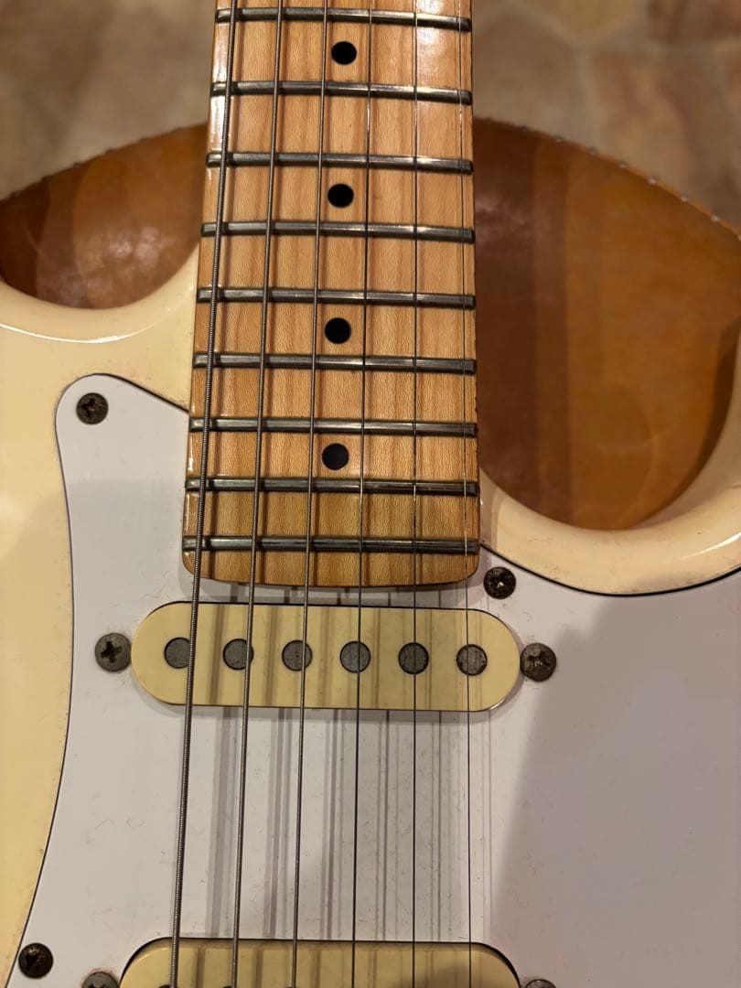 ミディアムスケール　Fender ストラトキャスター ホワイト