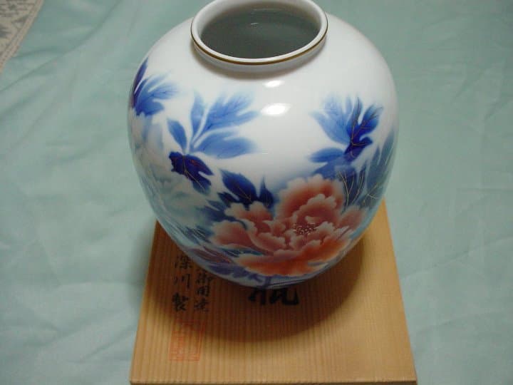 有田焼　壺　宮内庁御用達　　ｚ23