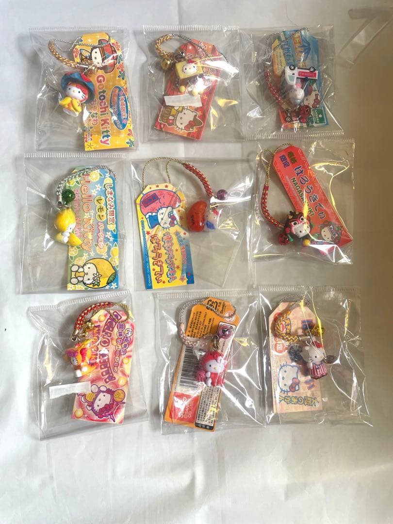 ハローキティ　ご当地キティ　根付け　チャーム　まとめ売り　38個