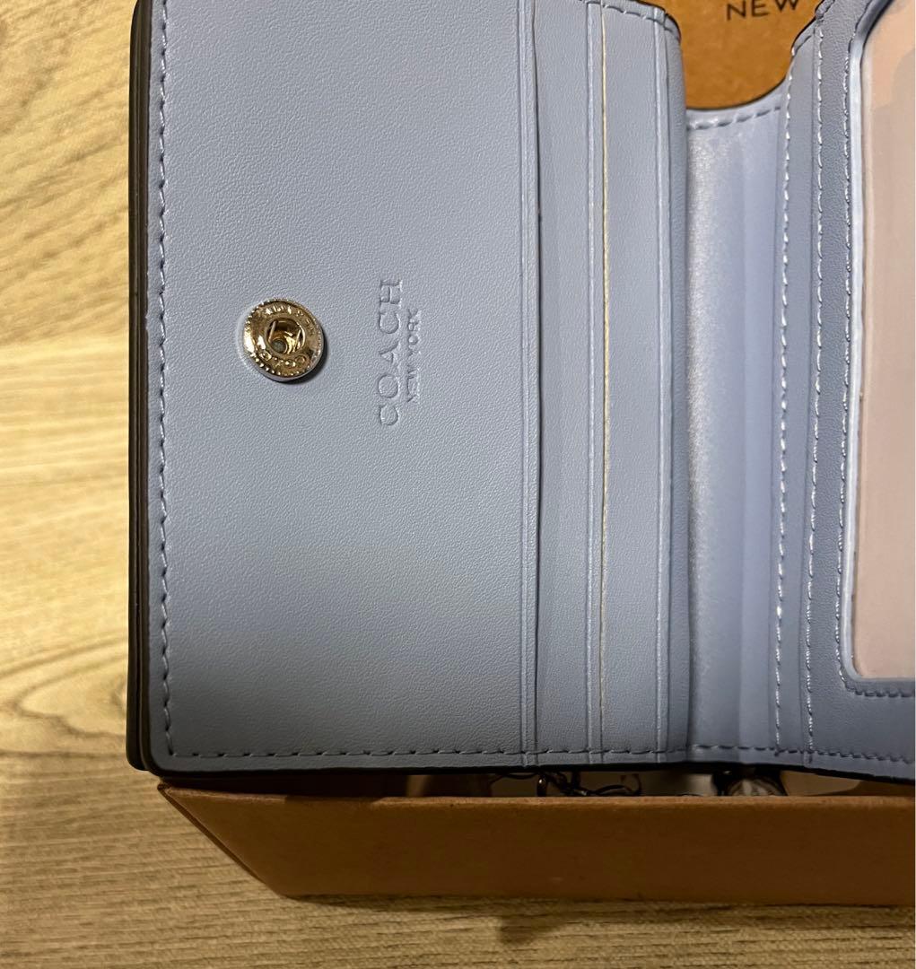 コーチ　可愛いワンちゃん柄　二つ折り　財布　 新品未使用　シグネクチャー