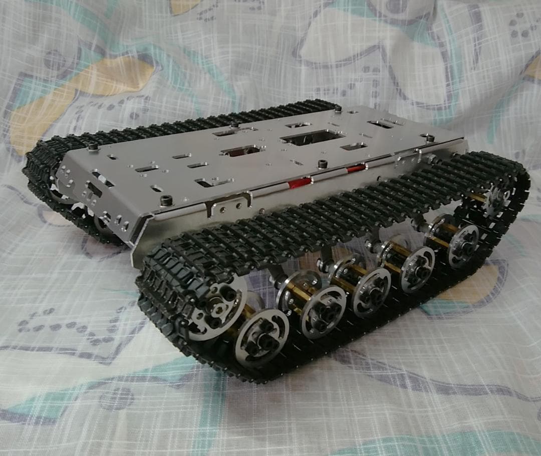 金属製ラジコンタンクシャーシ