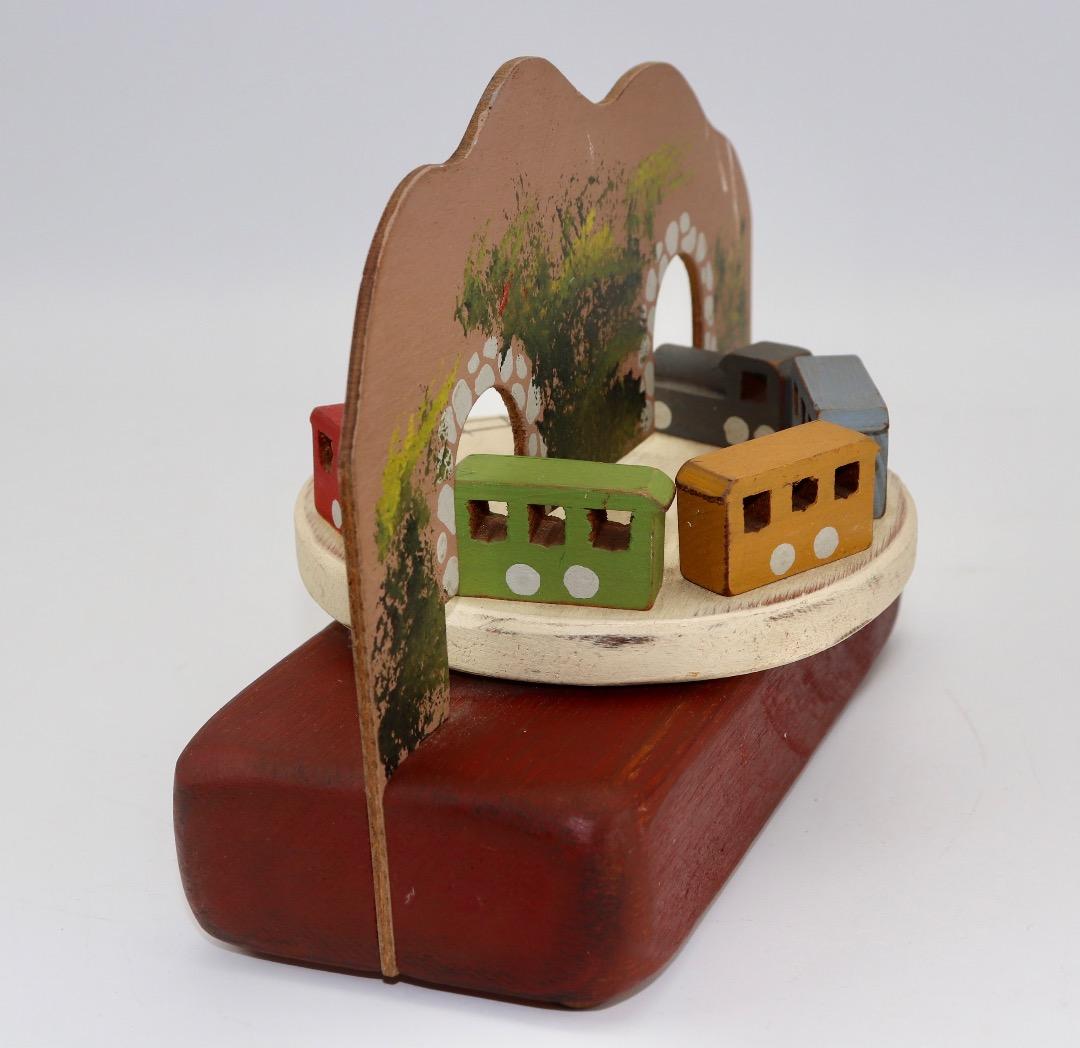 アメリカン・フォークアート 木製オルゴール アメリカ民謡「線路は続くよ」