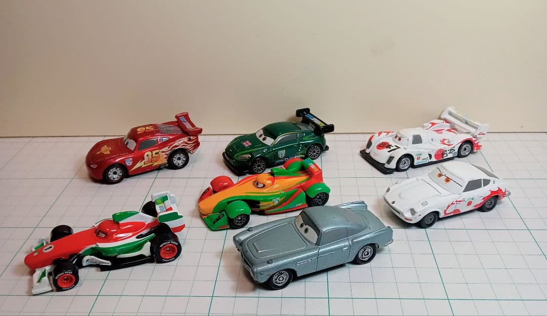 トミカディズニーカーズ7台