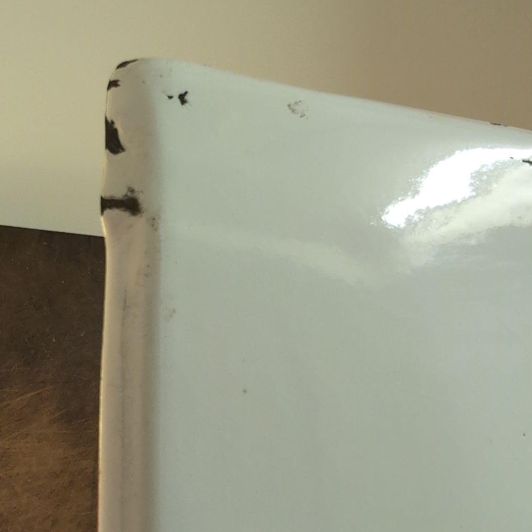 マルノ 看板 赤白