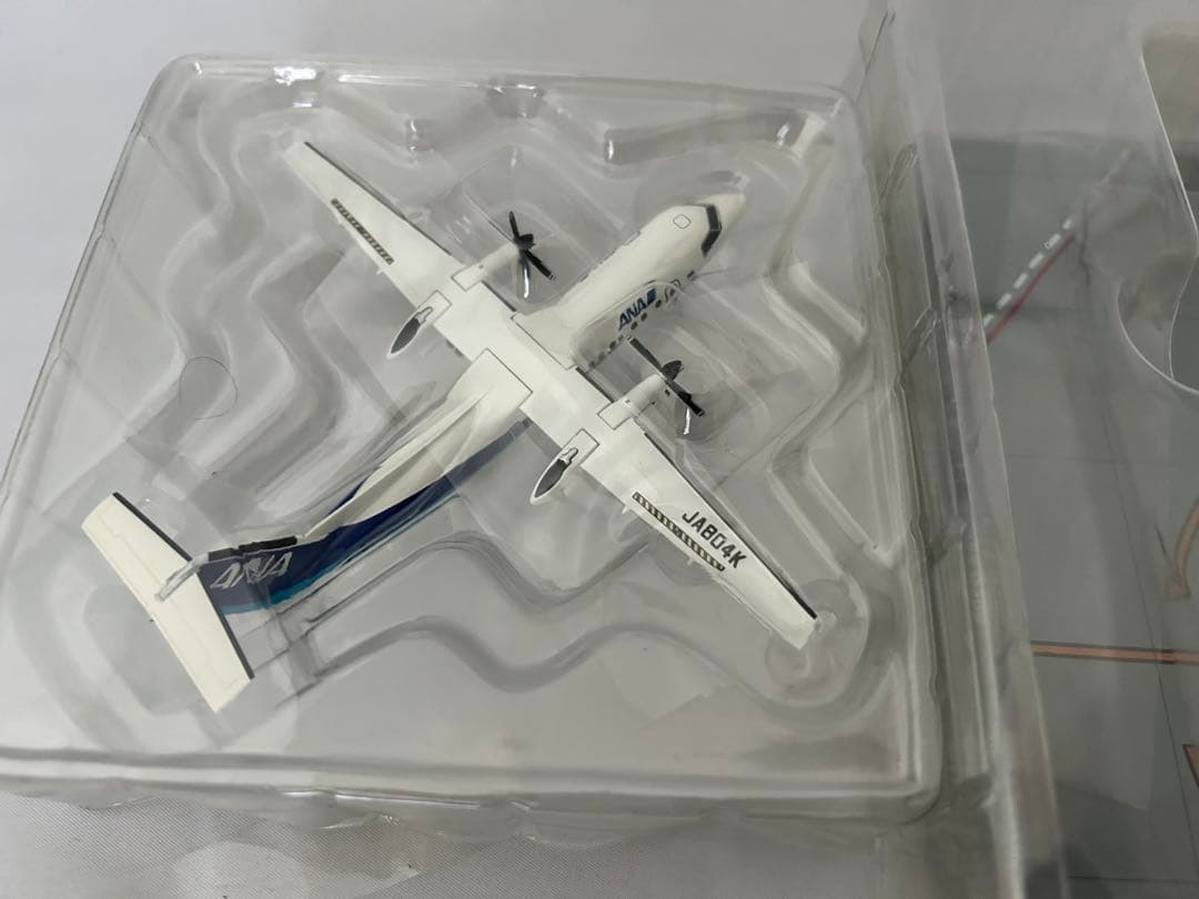 ANA DHC-8-300 スケール1:200 全日空商事
