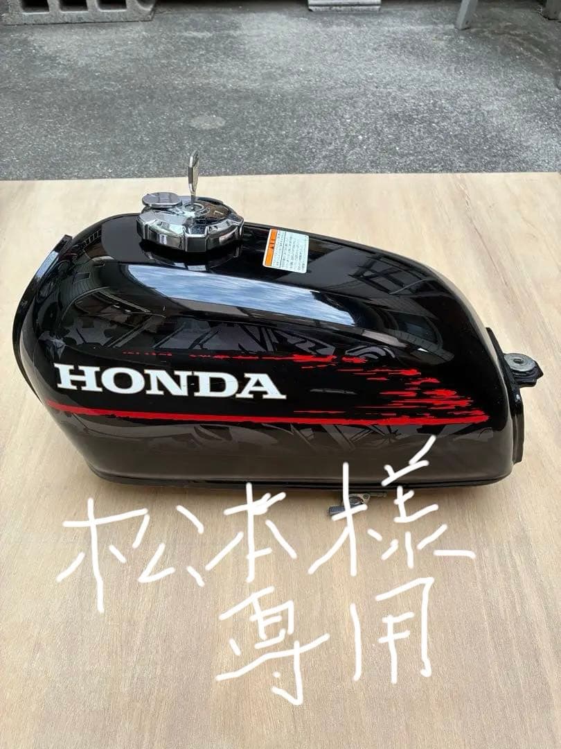 [松本]HONDAエイプタイプD バイクタンク 黒 赤 キャップ鍵付き