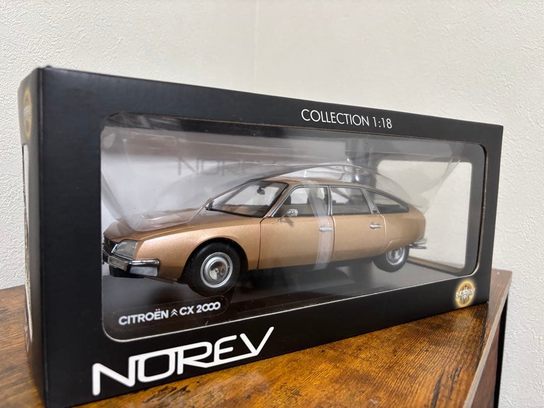 ノレブ　シトロエンCX2000 1/18 ミニカー