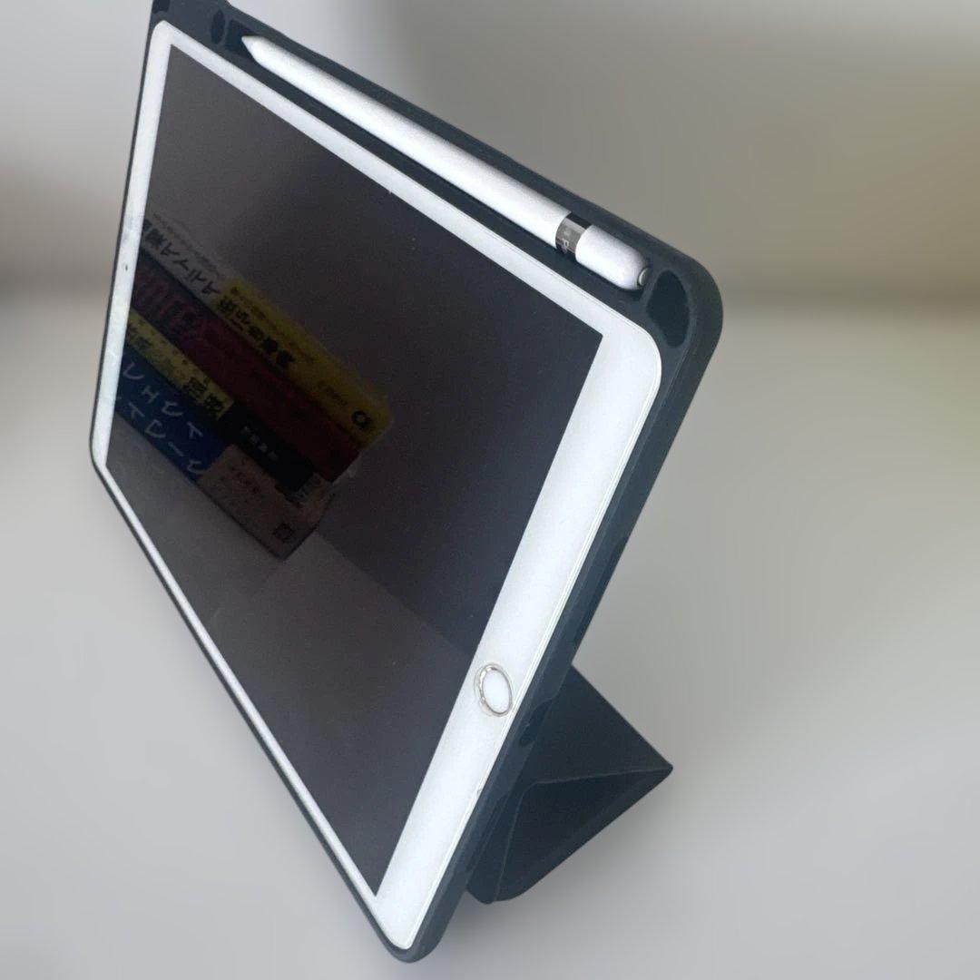 iPad第6世代　apple pencil 付き&スタンドケース