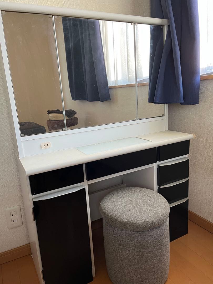 ホワイト×ブラック　三面鏡　ドレッサー　静岡県