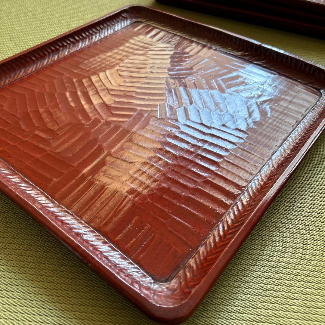 木製赤色彫刻模様の盆 4枚セット