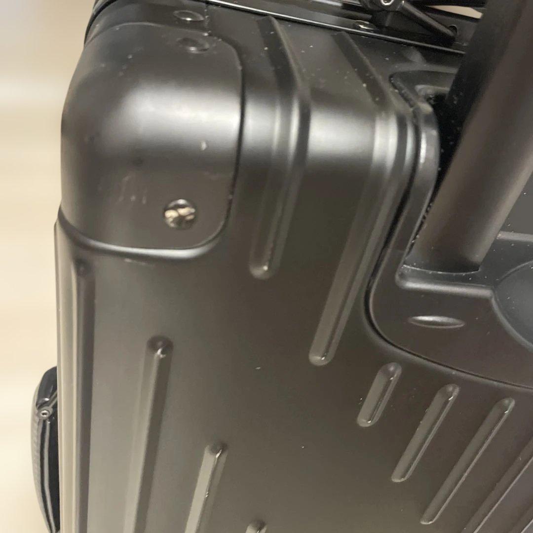 イノベーター　ブラック36L アルミスーツケース