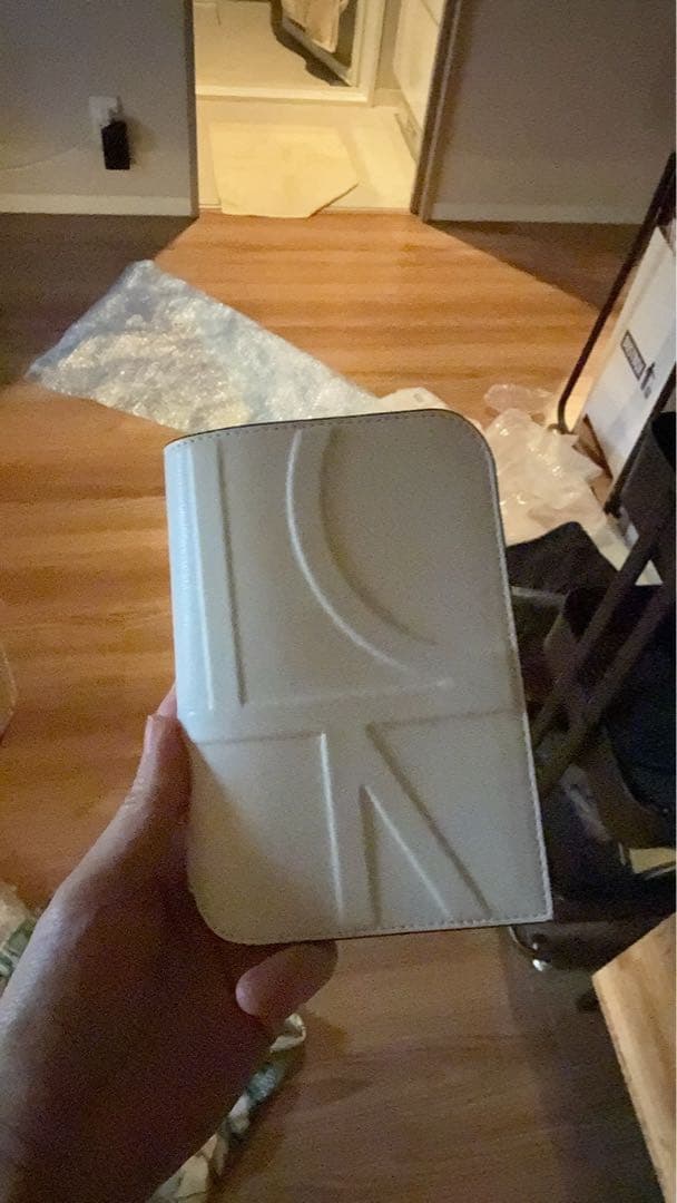 TOTEME 革　箱あり新品　パスポートホルダー