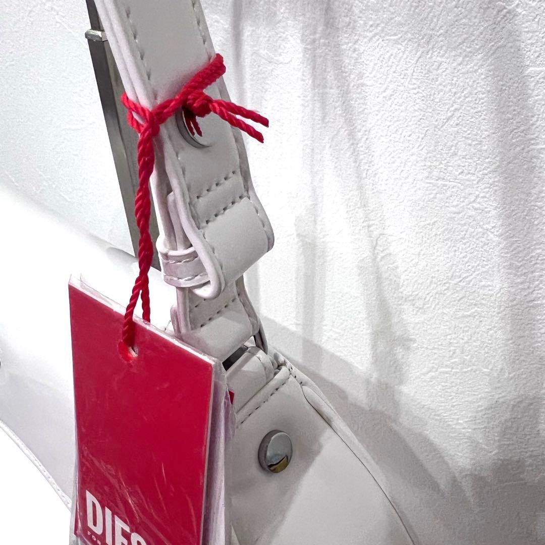 タグ付未使用品✨DIESEL ロゴ金具 エナメル調 ショルダーバッグ 白