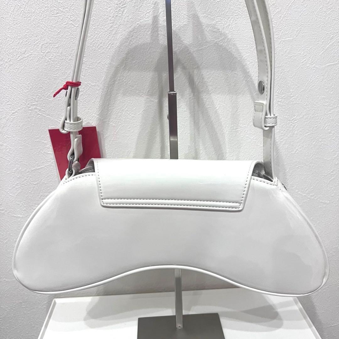 タグ付未使用品✨DIESEL ロゴ金具 エナメル調 ショルダーバッグ 白