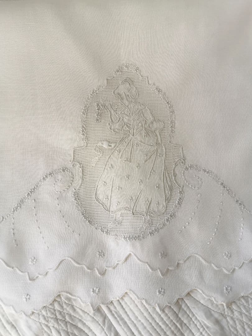 アンティーク アペンツェルレース刺繍 ブーケと少女 小花ガーランド リネンクロス