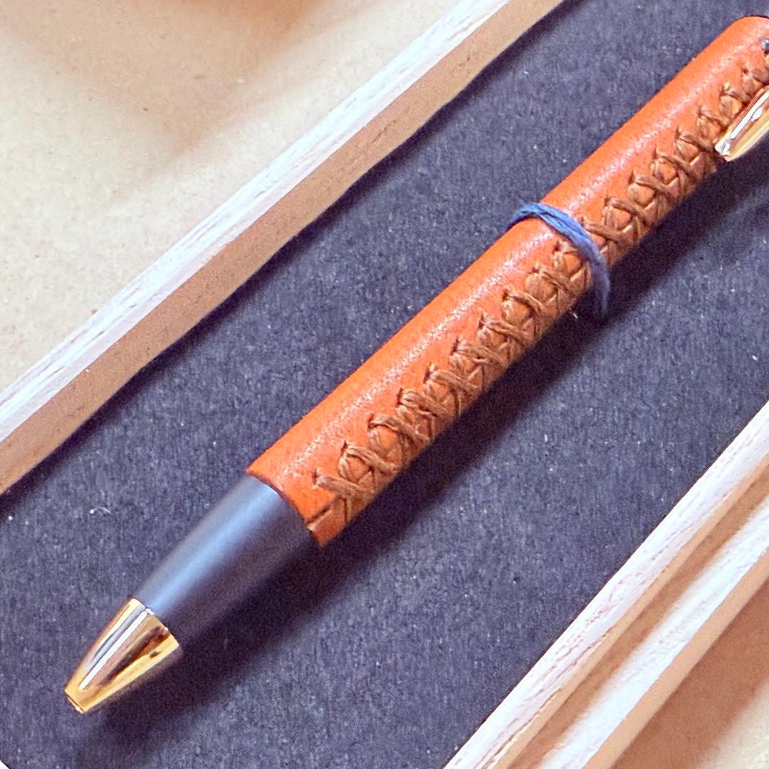 新品未使用　革軸ペン　ヌメ革 オレンジ　シックザール　schicksal