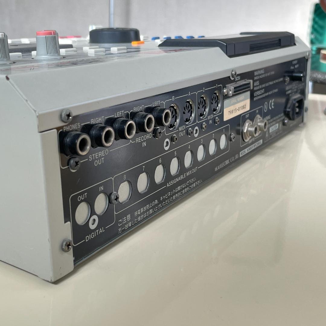 AKAI MPC2000XL サンプラー